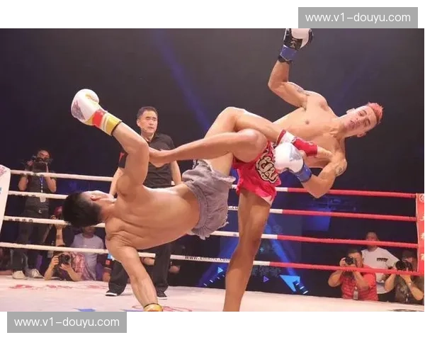 狂傲泰拳王对阵“武僧”一龙:那场不仅是拳头的博弈,更是江湖神话的终结与新生 狂傲泰拳王对阵“武僧”一龙:那场不仅是拳头的博弈,更是江湖神话的终结与新生